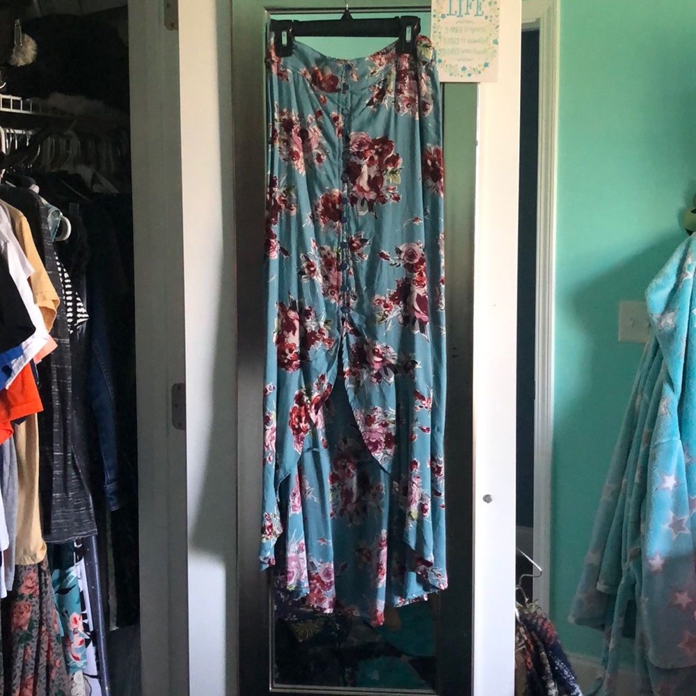 Women’s small short to long skirt